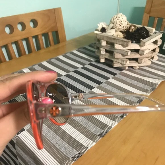 Tory Burch over-sized sunglasses - Picture 5 of 8